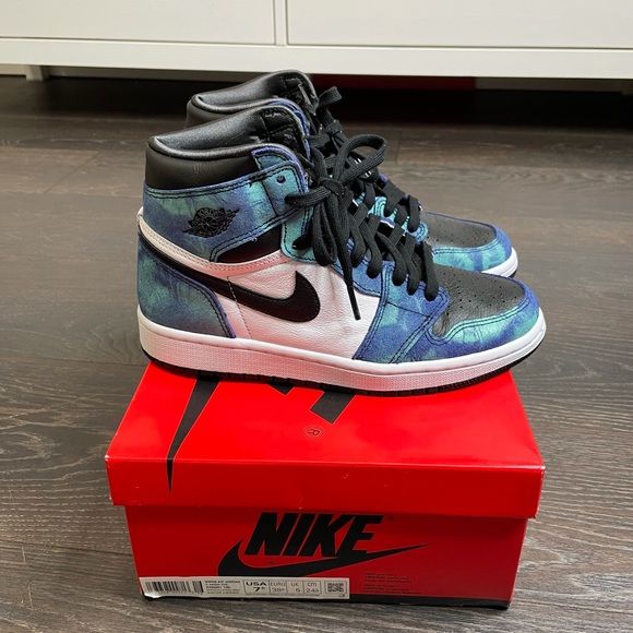 NIKE Women's Air Jordan 1 Retro High OG 'Tie-Dye' - Picture 10 of 12